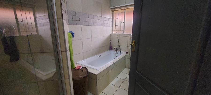 2 Bedroom Property for Sale in Oos Einde North West